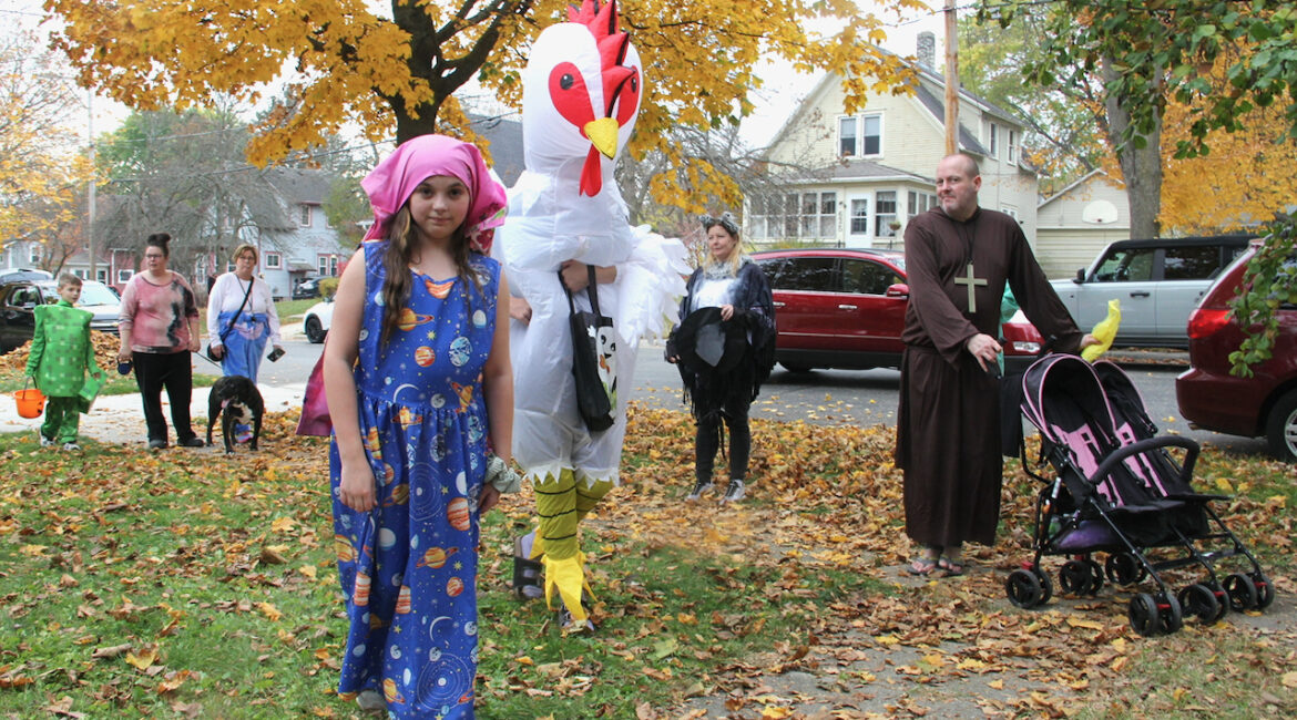 Fort goes trickortreating (Fort Atkinson