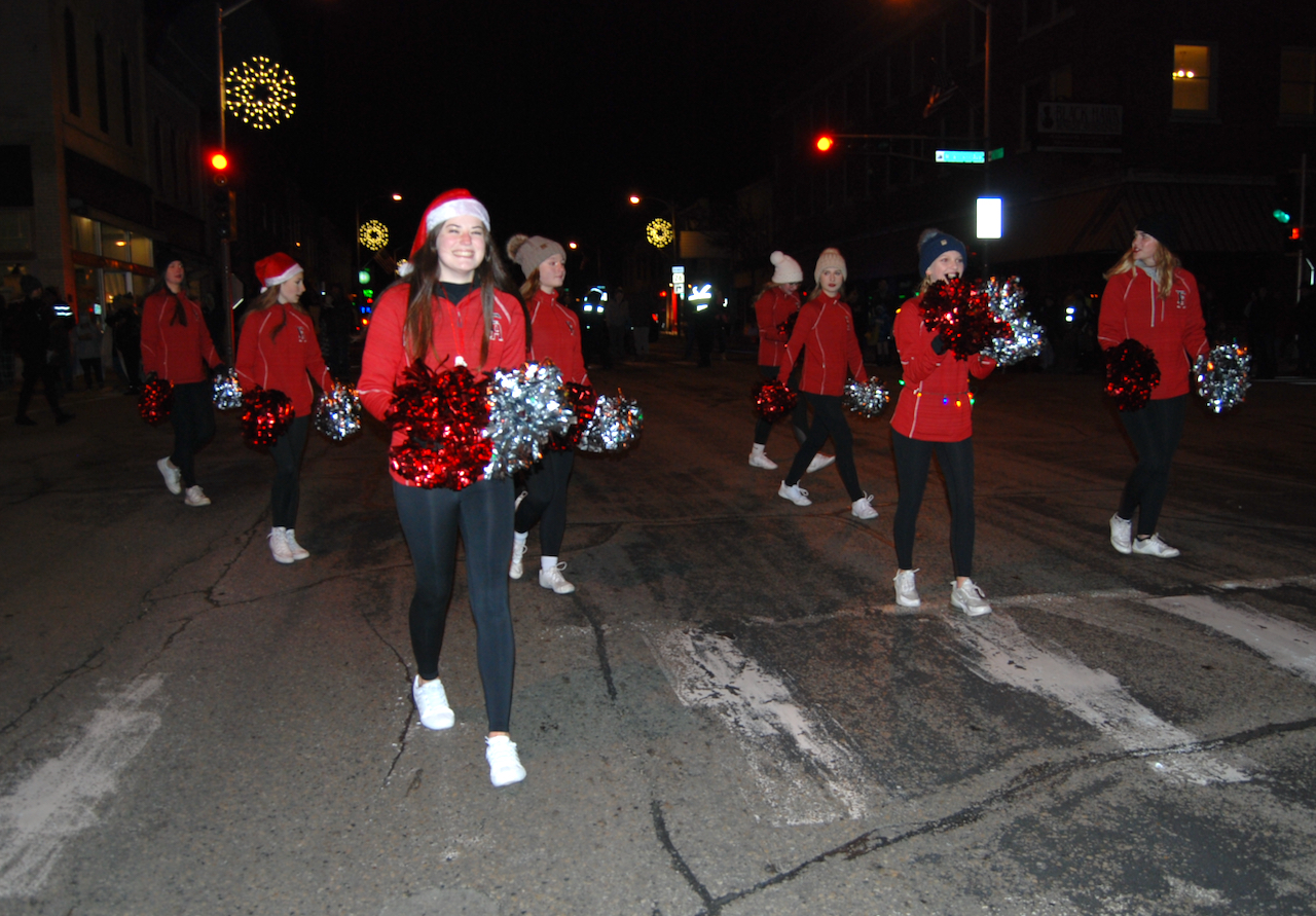 Fort kicks off 2022 holiday season with lighted parade